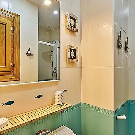 The Sailors House Ha Apartment *